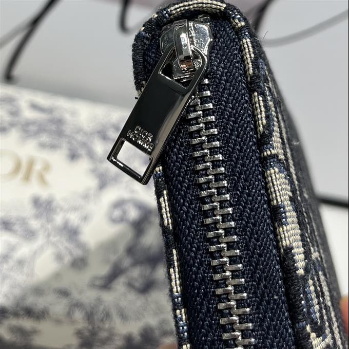 2025228Y 220P182143729